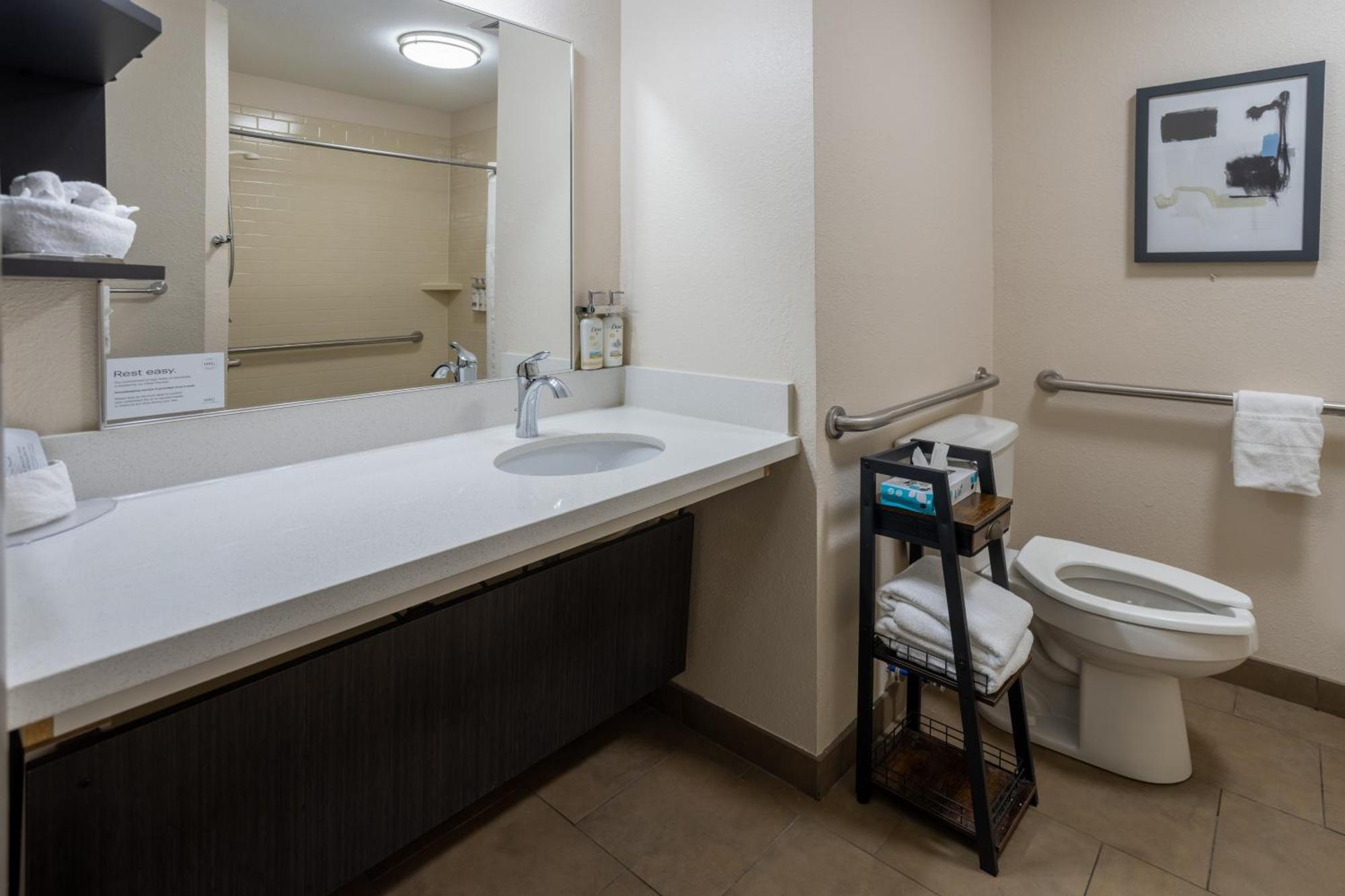 Queen Studio Suite with Bath Tub - Mobility Accessible - Non-Smoking